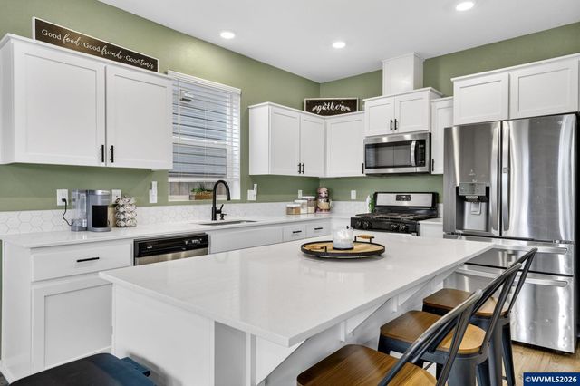 900 Ben Brown Ln, Woodburn, OR 97071