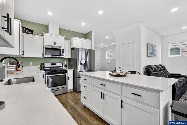 900 Ben Brown Ln, Woodburn, OR 97071