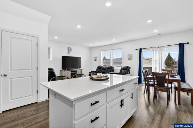 900 Ben Brown Ln, Woodburn, OR 97071