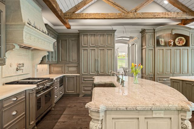 12993 Oak Brook Drive, Urbandale, IA 50323