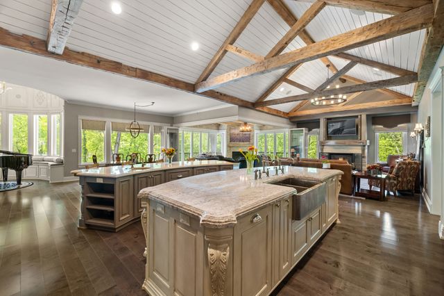 12993 Oak Brook Drive, Urbandale, IA 50323