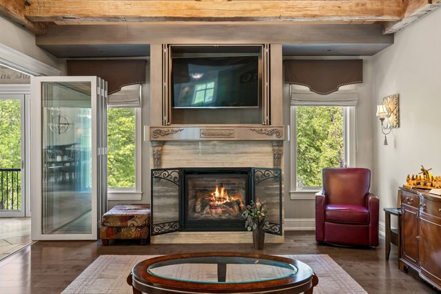 12993 Oak Brook Drive, Urbandale, IA 50323