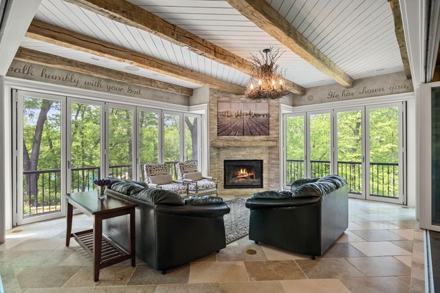 12993 Oak Brook Drive, Urbandale, IA 50323
