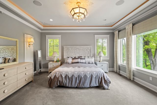 12993 Oak Brook Drive, Urbandale, IA 50323