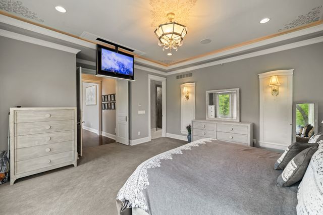 12993 Oak Brook Drive, Urbandale, IA 50323