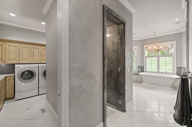 12993 Oak Brook Drive, Urbandale, IA 50323