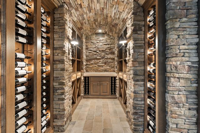 12993 Oak Brook Drive, Urbandale, IA 50323
