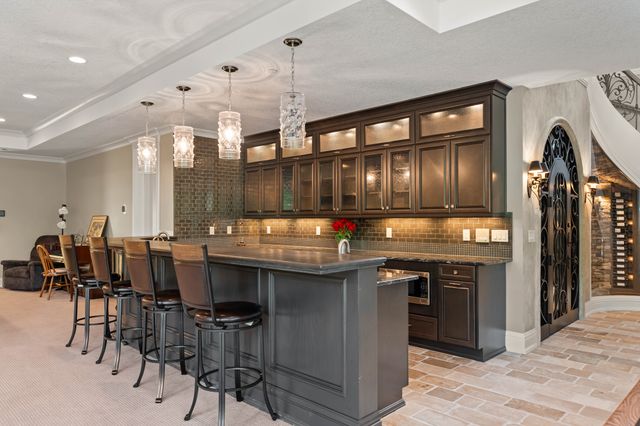 12993 Oak Brook Drive, Urbandale, IA 50323