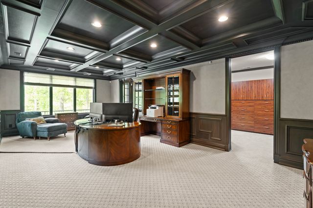 12993 Oak Brook Drive, Urbandale, IA 50323