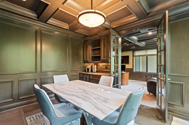 12993 Oak Brook Drive, Urbandale, IA 50323