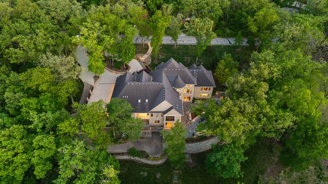 12993 Oak Brook Drive, Urbandale, IA 50323