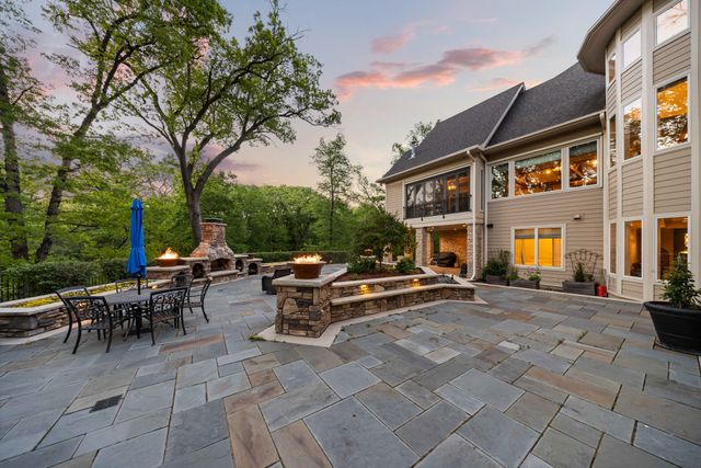 12993 Oak Brook Drive, Urbandale, IA 50323