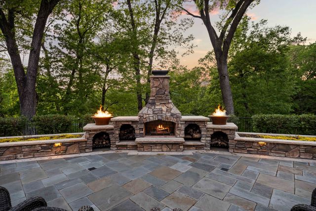 12993 Oak Brook Drive, Urbandale, IA 50323