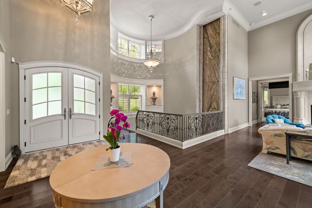 12993 Oak Brook Drive, Urbandale, IA 50323