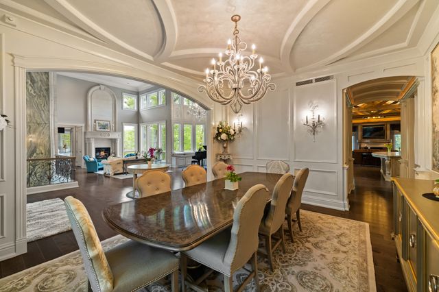 12993 Oak Brook Drive, Urbandale, IA 50323
