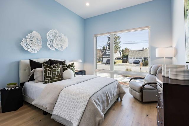 1686 Parkhills Avenue, Los Altos, CA 94024