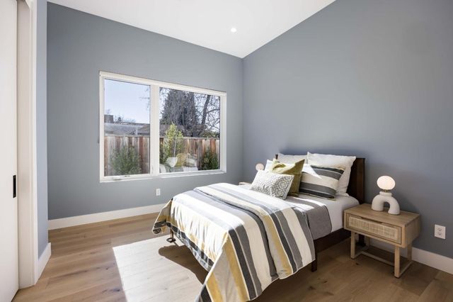 1686 Parkhills Avenue, Los Altos, CA 94024