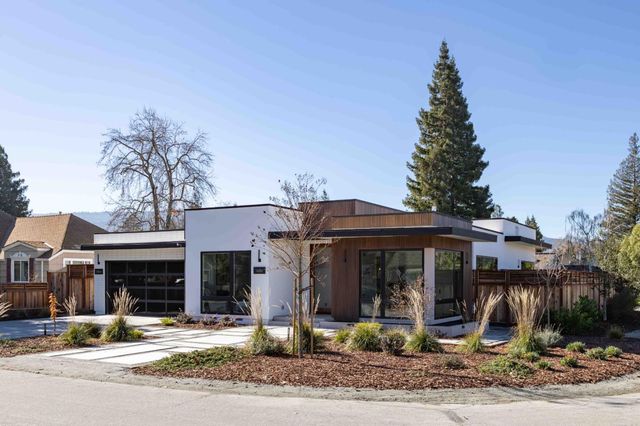 1686 Parkhills Avenue, Los Altos, CA 94024