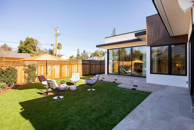 1686 Parkhills Avenue, Los Altos, CA 94024