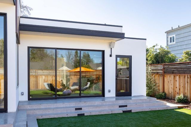 1686 Parkhills Avenue, Los Altos, CA 94024