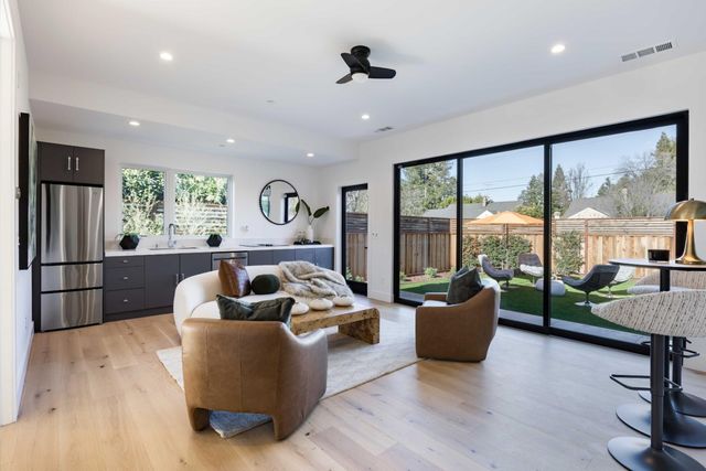 1686 Parkhills Avenue, Los Altos, CA 94024