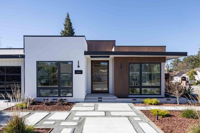 1686 Parkhills Avenue, Los Altos, CA 94024