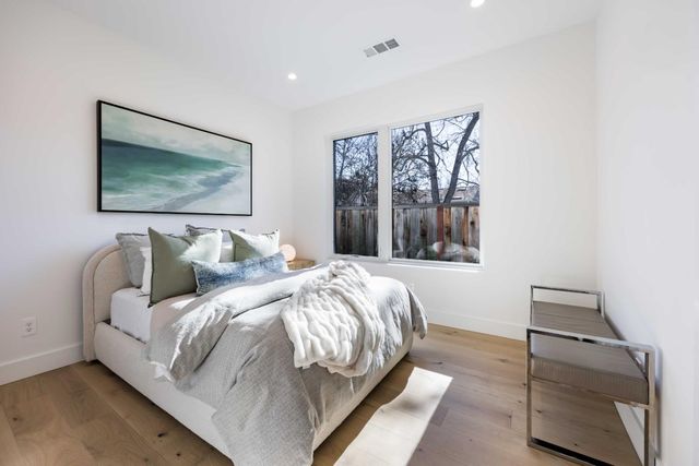 1686 Parkhills Avenue, Los Altos, CA 94024