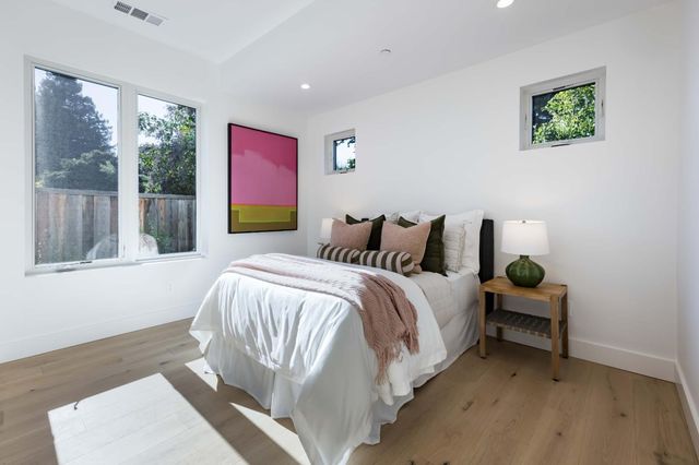 1686 Parkhills Avenue, Los Altos, CA 94024