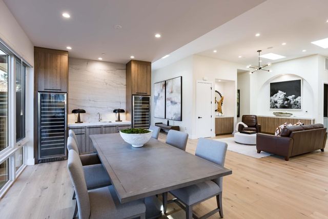 1686 Parkhills Avenue, Los Altos, CA 94024