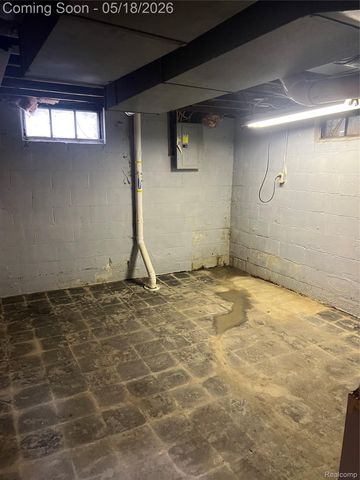 749 Crawford Street, Flint, MI 48507