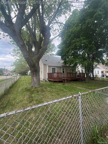 749 Crawford Street, Flint, MI 48507
