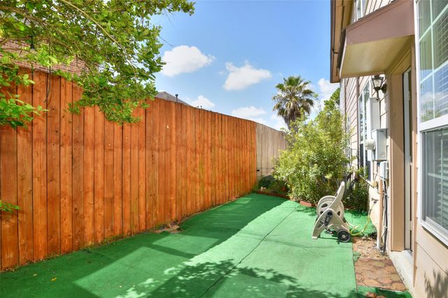 1139 Glenwood Canyon Lane, Houston, TX 77077