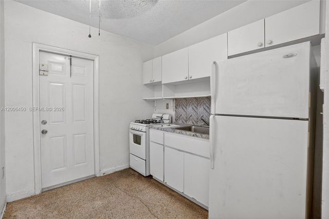 2100 NW 24th St, Miami, FL 33142
