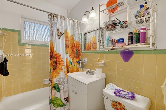 2100 NW 24th St, Miami, FL 33142
