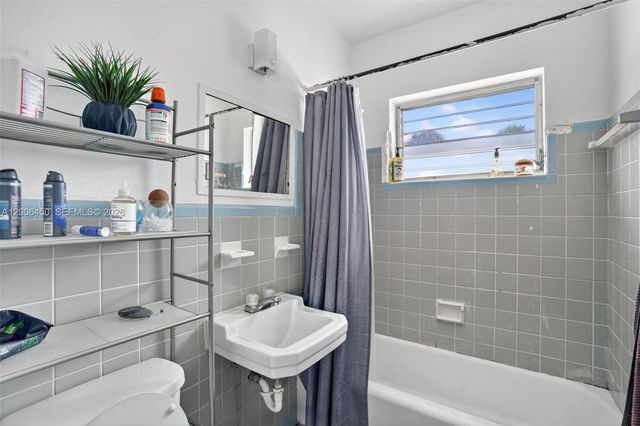 2100 NW 24th St, Miami, FL 33142