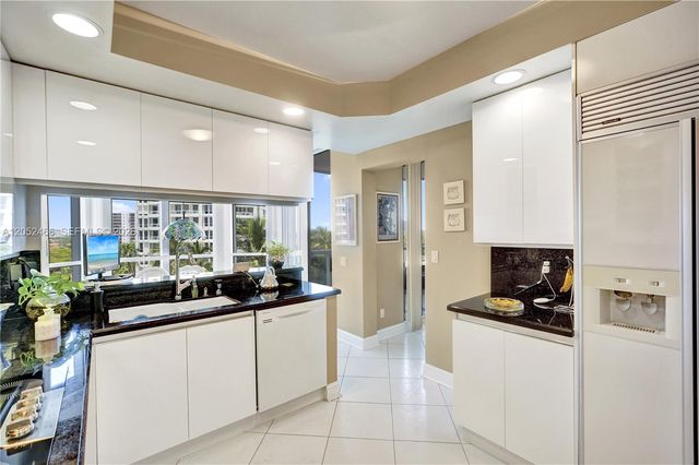 21150 Point Pl 805, Aventura, FL 33180