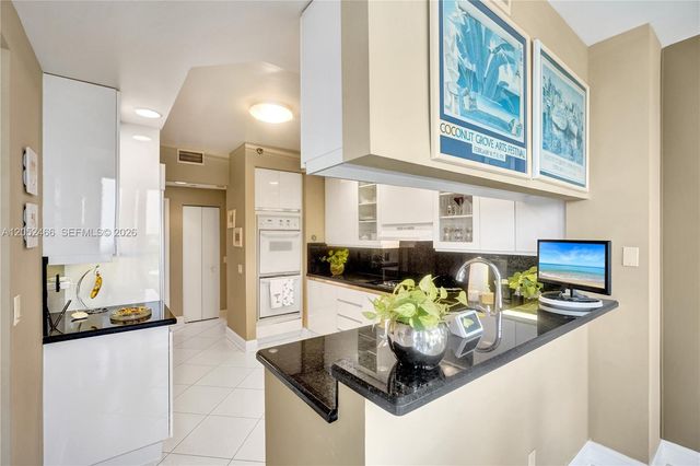 21150 Point Pl 805, Aventura, FL 33180