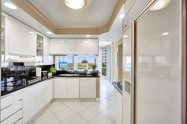 21150 Point Pl 805, Aventura, FL 33180