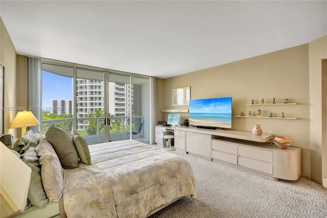 21150 Point Pl 805, Aventura, FL 33180