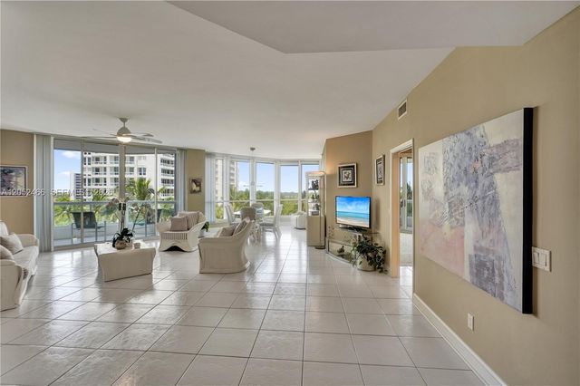 21150 Point Pl 805, Aventura, FL 33180
