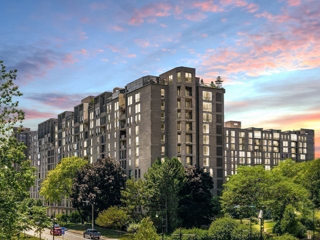 33 Pond Avenue 312, Brookline, MA 02445