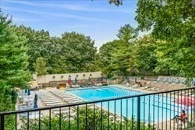 33 Pond Avenue 312, Brookline, MA 02445