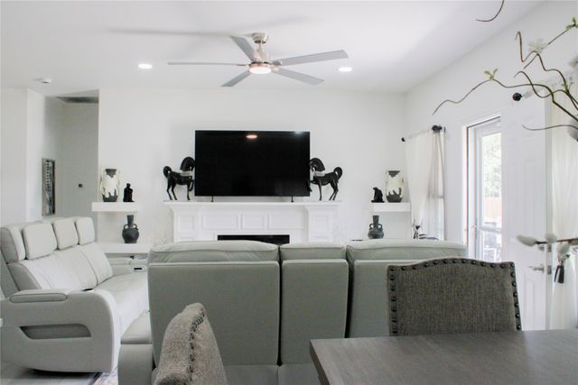 4403 Mountain Hollow Drive, Granbury, TX 76048