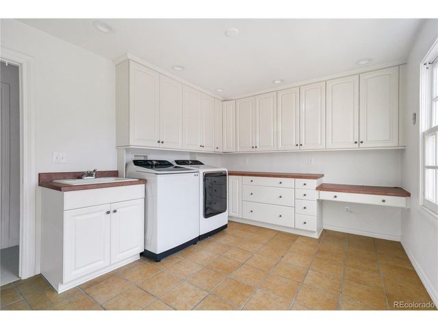 4600 S Columbine Ct, Englewood, CO 80113