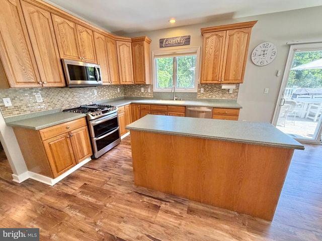 12 MILLINGTON CT, Columbus, NJ 08022