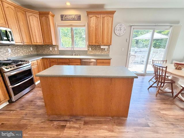 12 MILLINGTON CT, Columbus, NJ 08022