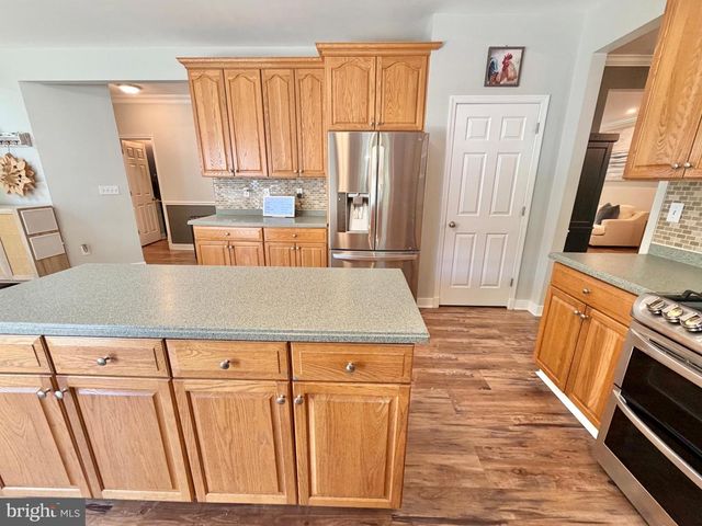 12 MILLINGTON CT, Columbus, NJ 08022