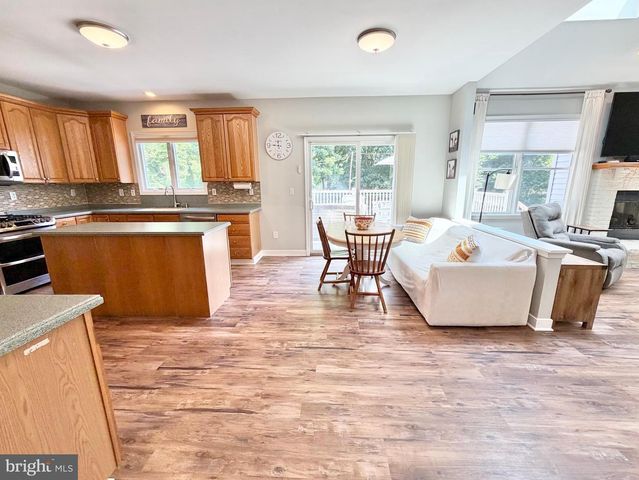 12 MILLINGTON CT, Columbus, NJ 08022