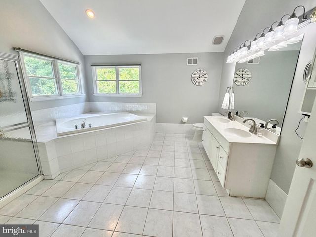 12 MILLINGTON CT, Columbus, NJ 08022