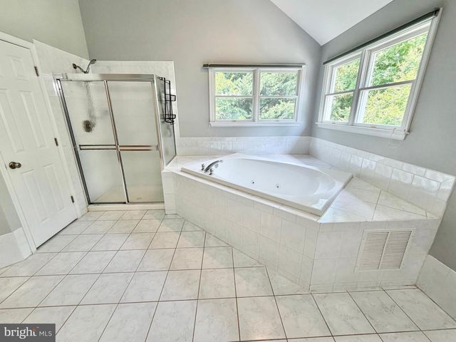 12 MILLINGTON CT, Columbus, NJ 08022